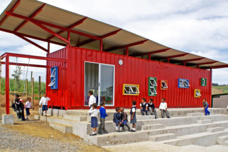 Alumnos En África Diseñan Su Propia Escuela Con Containers